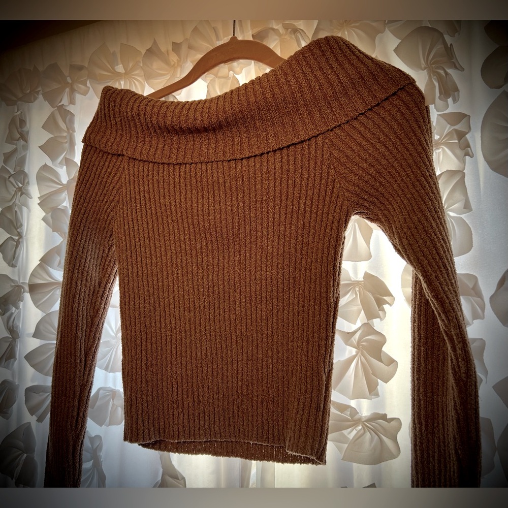 Bobbles & Lace Taupe off the shoulder sweater, Size S